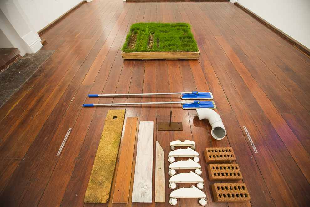 Holly O’Meehan, Arrangements of a Verge Collection, 2014, roll out turf, treated pine planter box and found objects, 120 x 290 x 15cm, 1/1