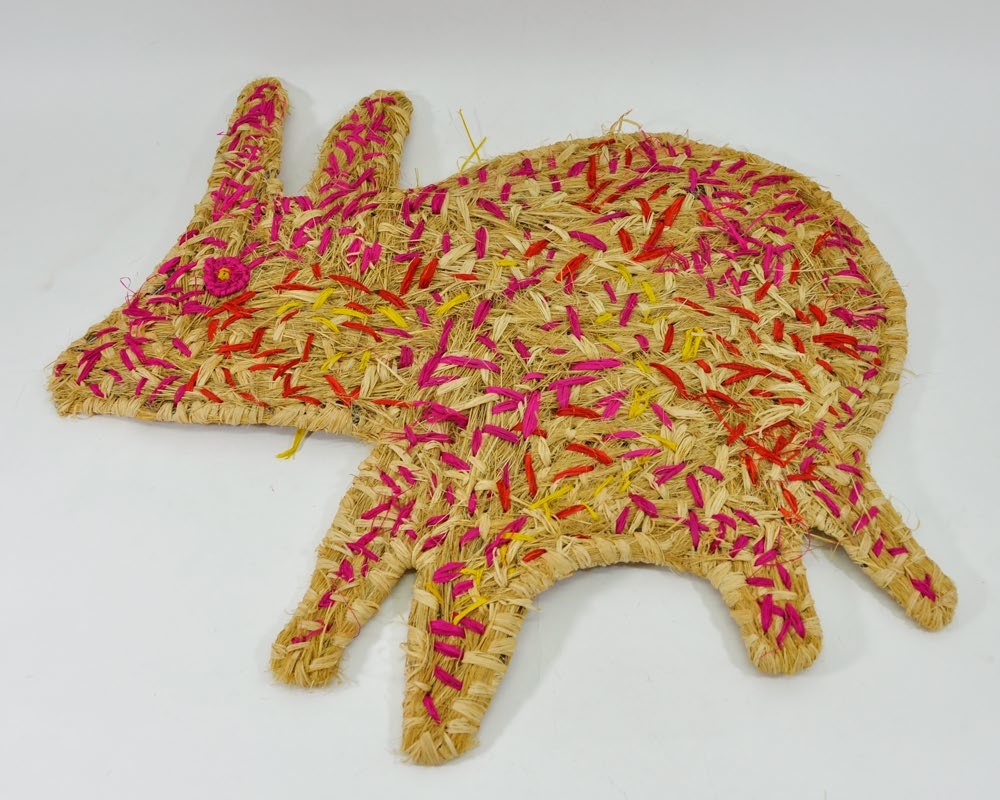 Winifred Reid, Ninu, 2019, tjanpi (wild harvested grass), raffia, wire, 2 x 70 x 65cm. Image courtesy of Tjanpi Desert Weavers